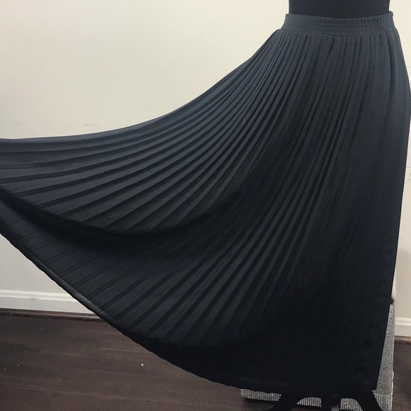 Dresses & Skirts - Accordion Skirt - latest fashion trend